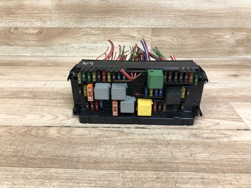 MERCEDES BENZ OEM W207 W212 E350 E550 FRONT SAM FUSE BOX BLOCK 2010-2013 5