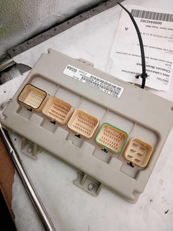 2005 Dodge Caravan Body Control Module OEM 05026060AA 133k Miles White