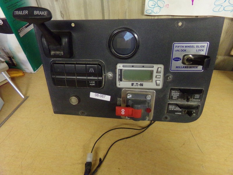 Freightliner 06-66081-000 Interface Control Panel w/ Trailer Brake Switch