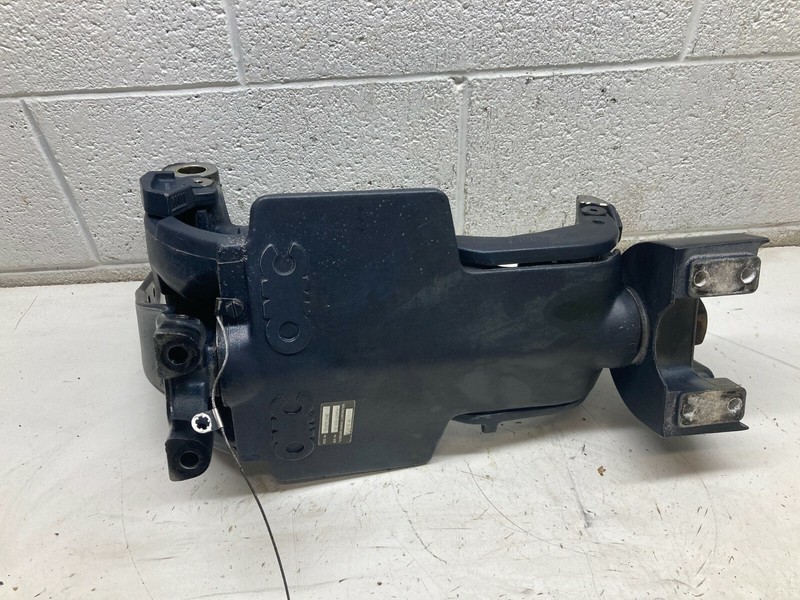 AA5 88-2001 50 60 65 70 Johnson Evinrude outboard Steering pivot Swivel bracket