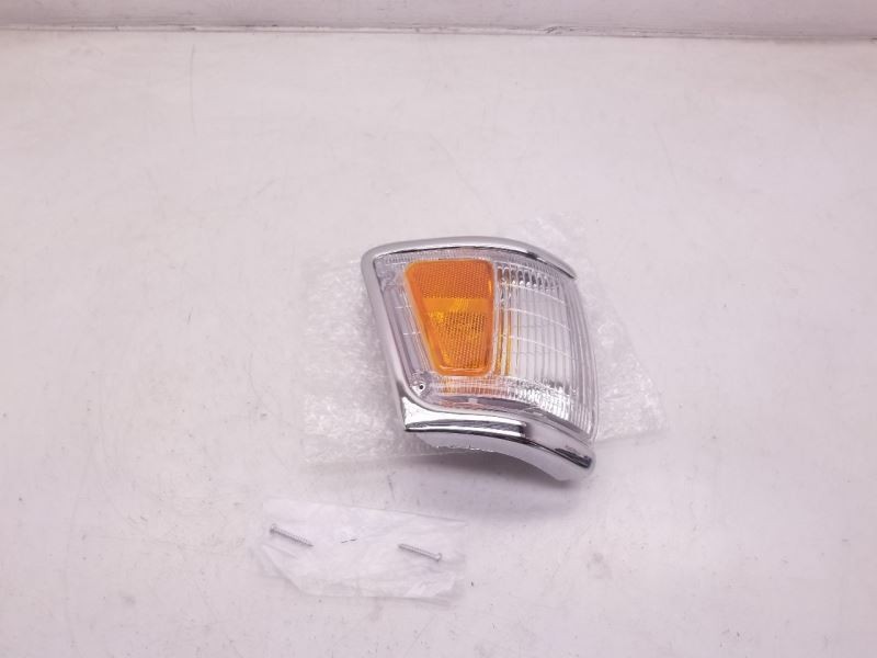 92-95 TOYOTA PICKUP PASSENGER SIDE CORNER/FOG LIGHT ASSEMBLY