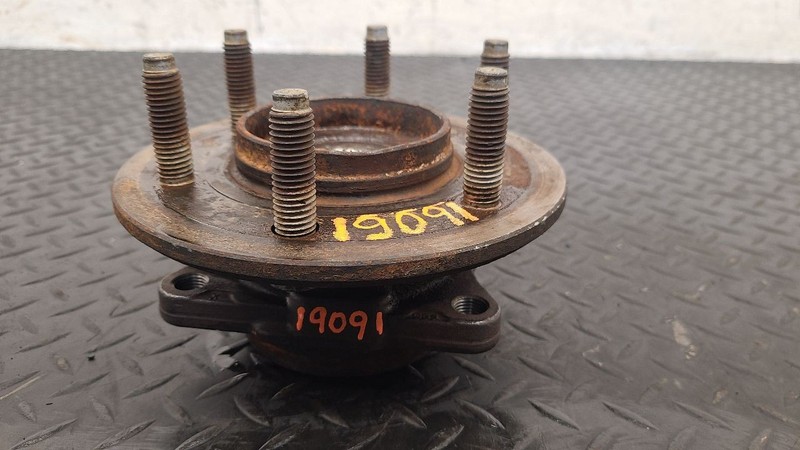 03-06 Lincoln Navigator Rear Wheel Hub Assembly OEM 6L1Z-1109-AA