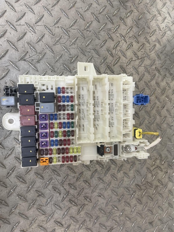 2011-2012 Honda Insight HYBRID Cabin Fuse Box TM8-A310 OEM