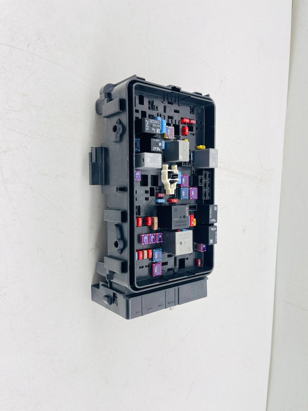 2018-2020 BUICK REGAL SPORTBACK Engine Fuse Box 2.0L Turbo OEM