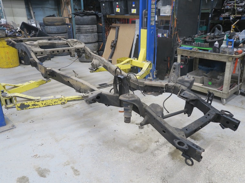 1991-1992 TOYOTA LAND CRUISER FJ80 BODY FRAME CROSSMEMBER ASSEMBLY