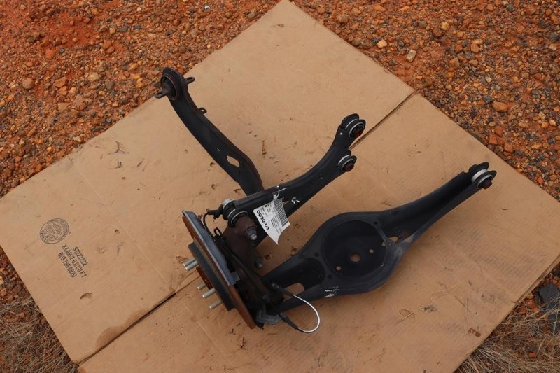 18-23 HYUNDAI KONA AWD REAR LEFT SUSPENSION KNUCKLE SPINDLE HUB CONTROL ARMS OEM