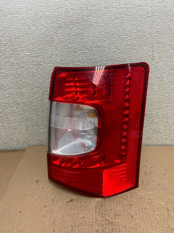 2011-2016 Chrysler Town and Country Right Passenger RH Tail Light AB2525 DW