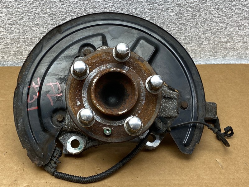 2013-2016 CADILLAC ATS FRONT LEFT DRIVER SIDE SPINDLE KNUCKLE HUB OEM LOT731