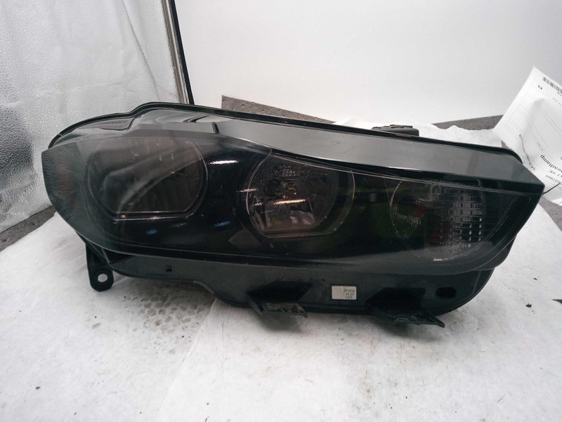 2017 Jaguar XE Right Headlight Assembly Halogen Red OEM 638633 72K Miles
