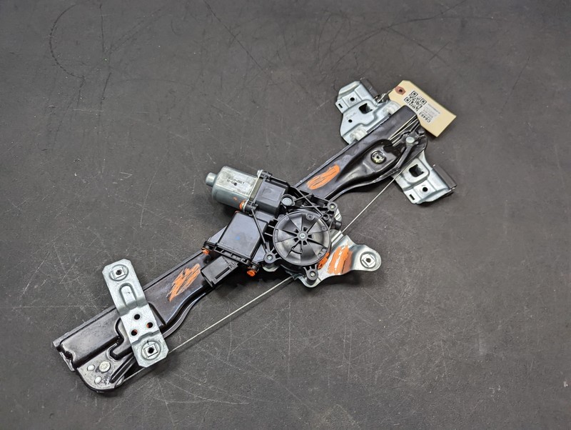 Front Left Door Window Regulator 2018 Chevrolet Sonic 42562144 2017 2019 2020
