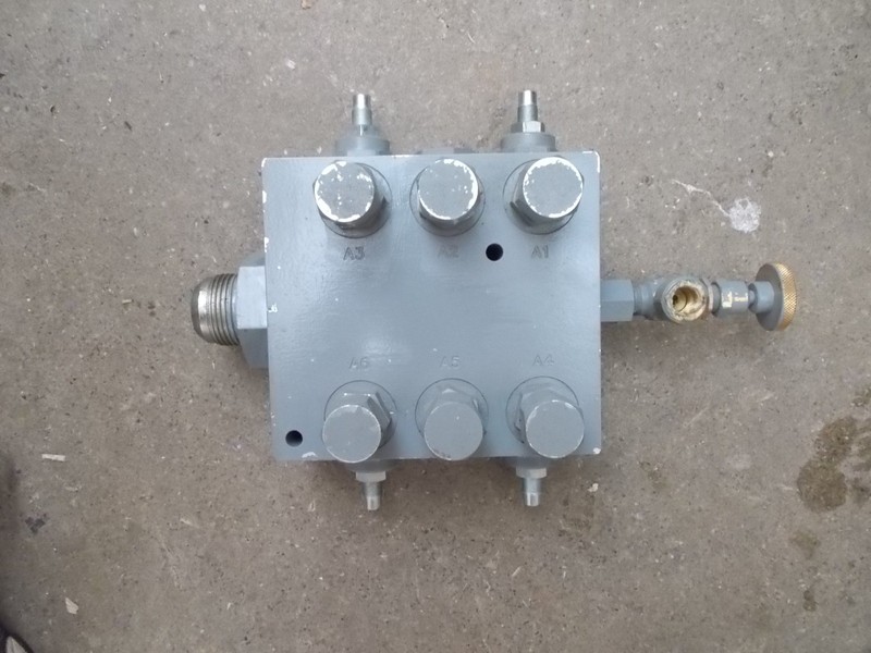 Industrial Manifold Assembly 1KX5-0005 08-0208 *FREE SHIPPING*