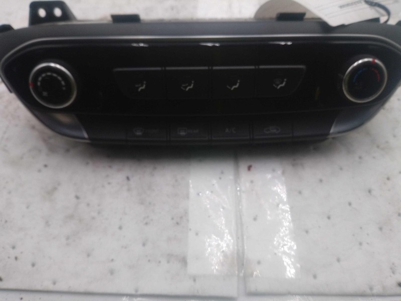 Used A/C Selector Switch fits: 2018 Hyundai Elantra Hatchback GT manual temperat