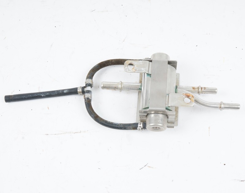 2010 - 2020 Bentley Mulsanne Fuel Pressure Regulator 3Y0201549