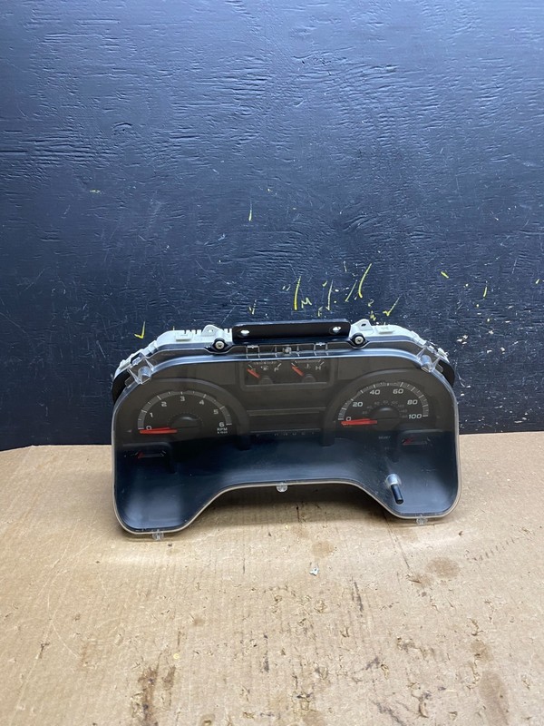 2011 Ford E150 E250 E350 VAN Gauge Speedometer Cluster z7110DG
