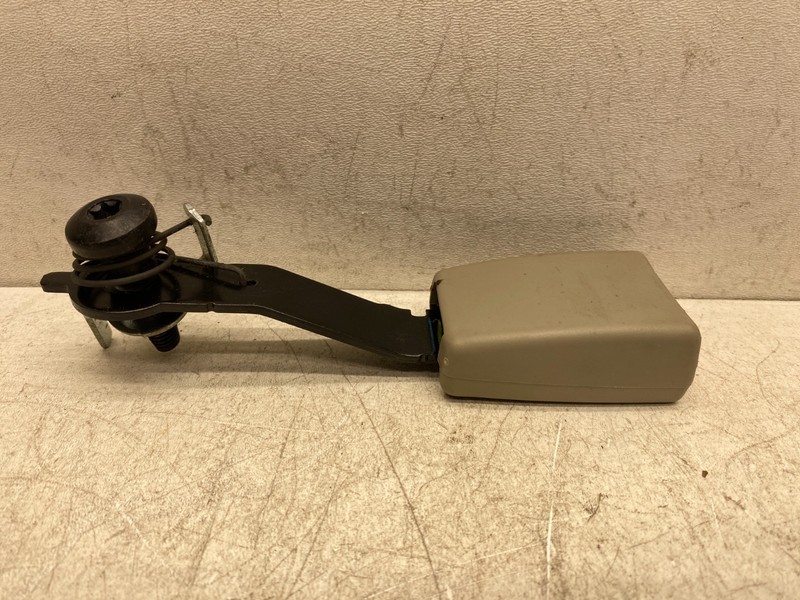 2013-2016 FORD ESCAPE RIGHT REAR SEATBELT BUCKLE LATCH RECEIVER TAN OEM