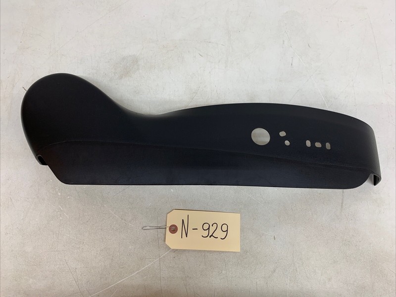 2017-2021 TESLA MODEL Y/3 FRONT RIGHT SEAT RAIL TRIM COVER 1098348-00-F 929 B56