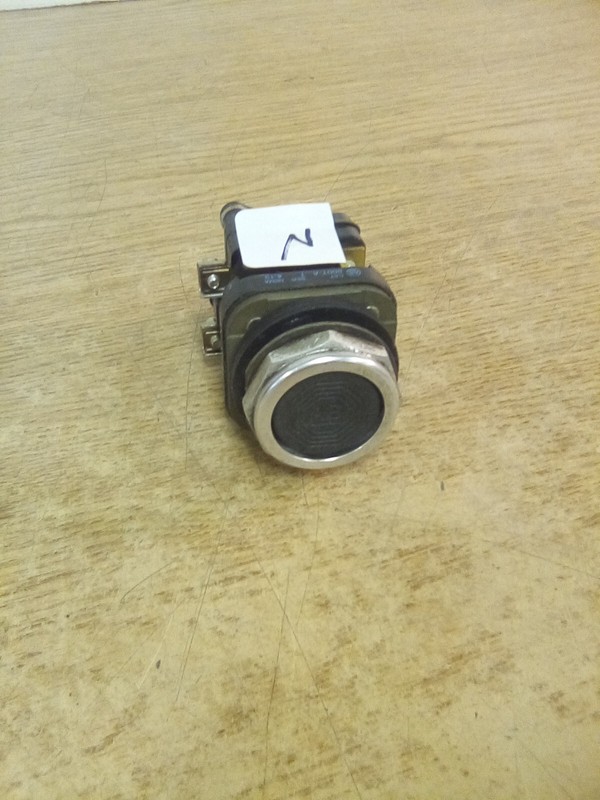 Allen Bradley 800T-A2 Series T Black Pushbutton W/ 800T-XT Series C