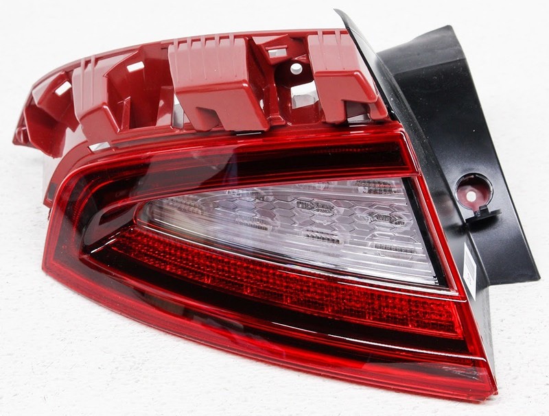 OEM Kia Stinger Left Driver Side LED Tail Lamp 92401-J5120 Lens Chipped