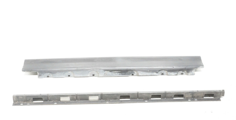 00 01 02 03 BMW X5 E53 LEFT DRIVER ROCKER PANEL SKIRT MOLDING & BRACKET OEM