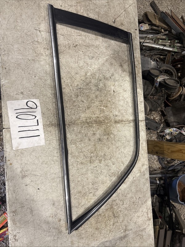 2006 - 2011 CADILLAC DTS REAR LEFT DOOR WINDOW EXTERIOR MOLDING GARNISH TRIM