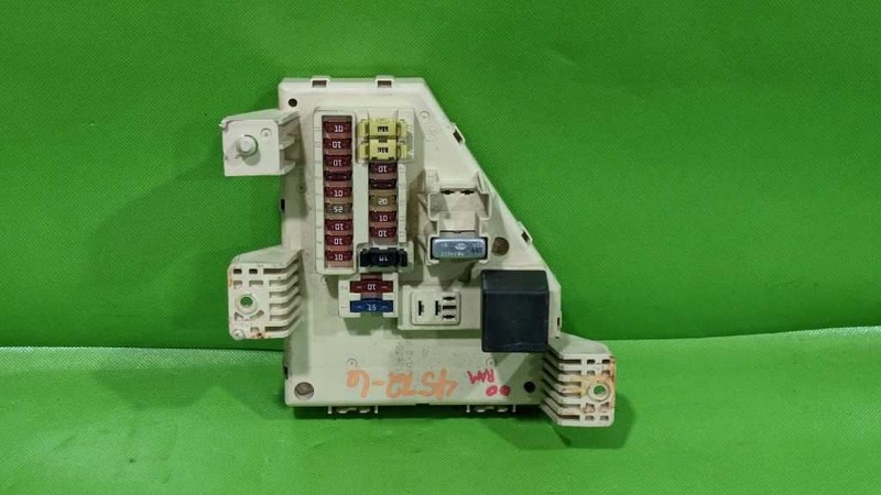 00 RAM FUSE BOX OEM 4572-6