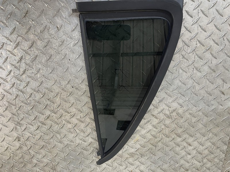 1996-2002 Toyota 4runner 4 runner Rear Passenge Right Vent Glass Oem