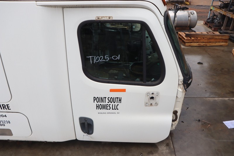 2008-2017 FREIGHTLINER CASCADIA 125 RIGHT PASSENGER SIDE DOOR COMPLETE WHITE OEM