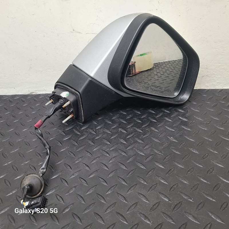 17-20 Chevrolet Trax Right Passenger Side View Mirror Light Gray OEM 42590947