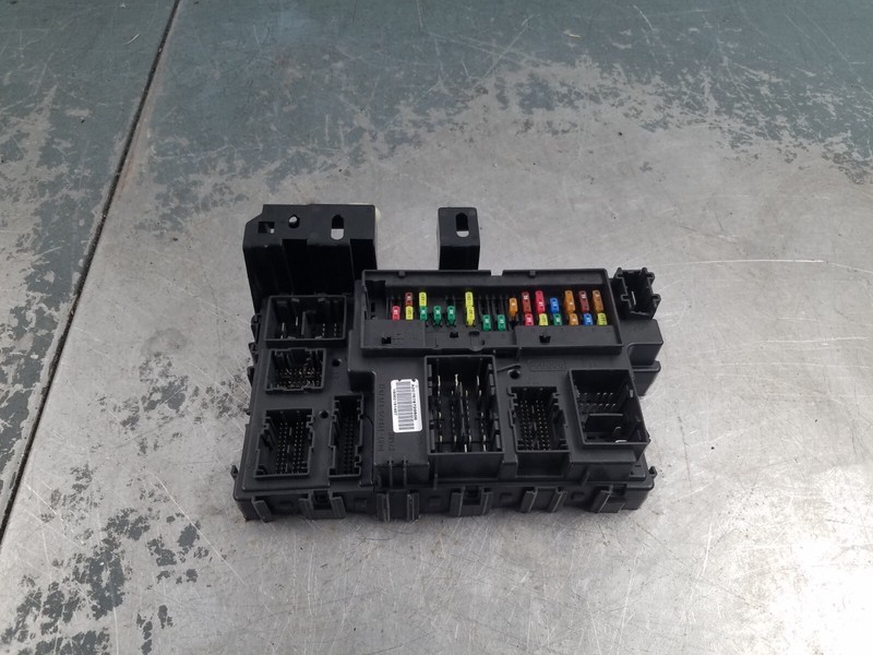2018 Ford Mustang Shelby GT350 Fuse Panel / Body Control Module #2799 P2