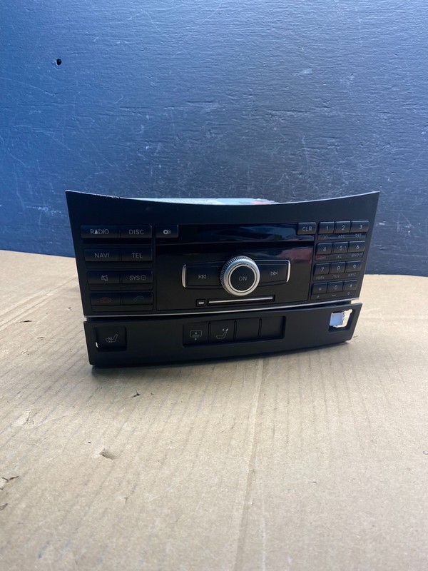 2010-2011 Mercedes W212 E350 E550 Stereo CD Changer Radio A2129002812 ad1686 DG