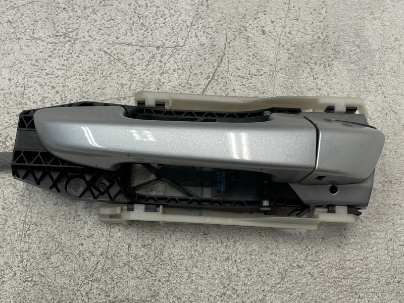 11-14 Porsche Cayenne S Front Left Driver Exterior Door Handle Silver 1596 OEM