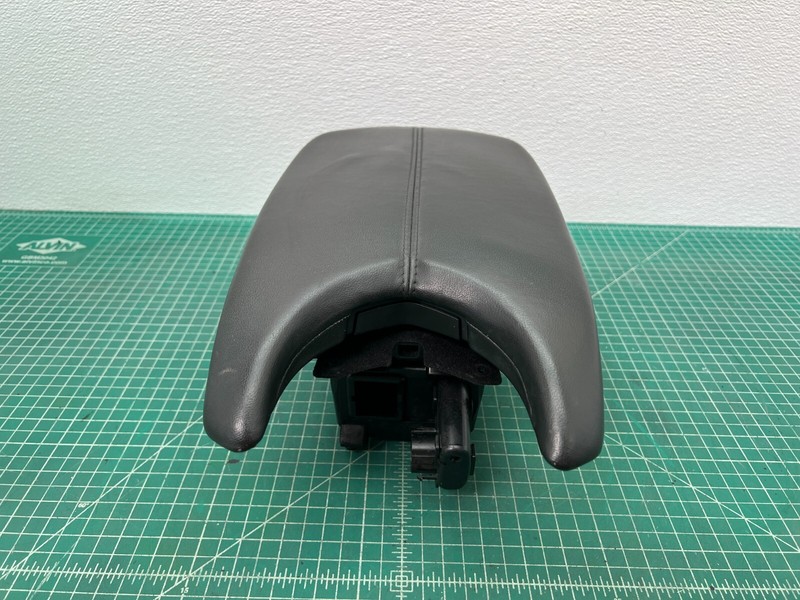 13-19 Cadillac ATS CENTER CONSOLE ARMREST WITH STORAGE BOX Black OEM