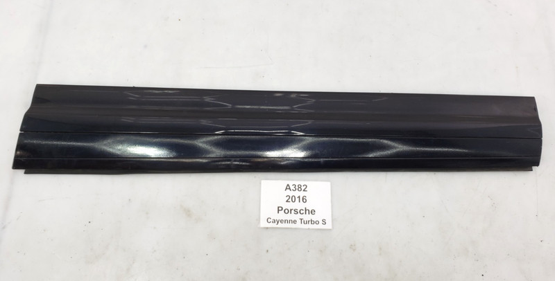 ✅ 11-18 OEM Porsche Cayenne 958 Front Right Passenger Door Lower Trim Molding