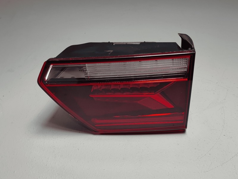 2021-2023 VOLKSWAGEN ATLAS REAR DRIVER SIDE INNER TAIL LIGHT ASSEMBLY OEM