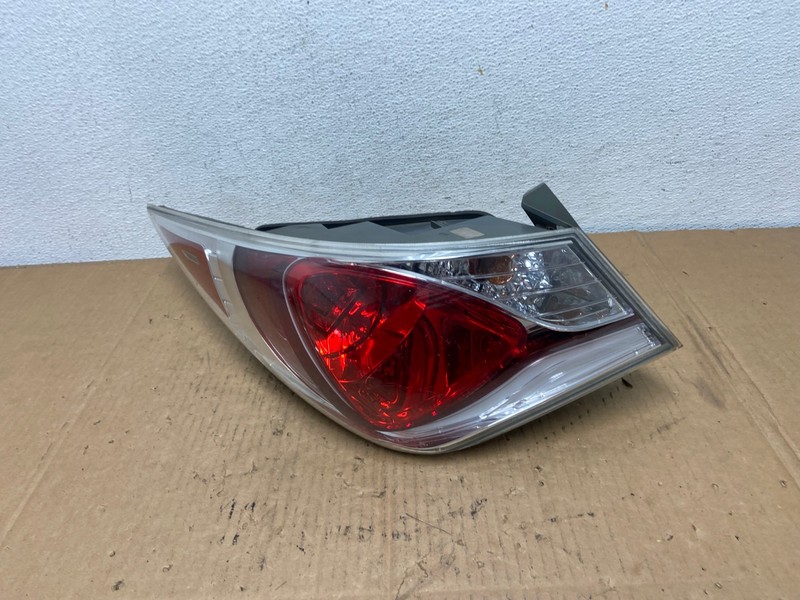 2011 - 2015 Hyundai Sonata Hybrid Left Driver LH Tail Light OEM AD1065 LK