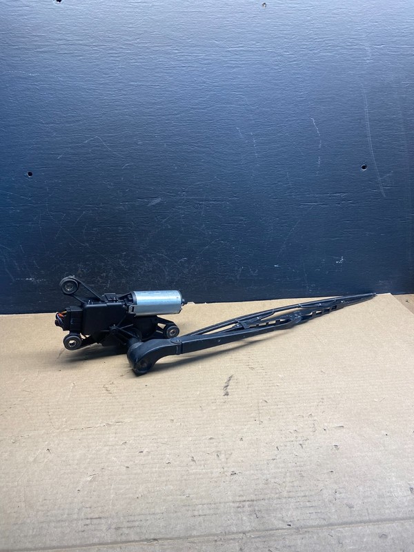 2000 to 2006 BMW X5 E53 Rear Windshield Wiper Motor OEM AC6846 DG