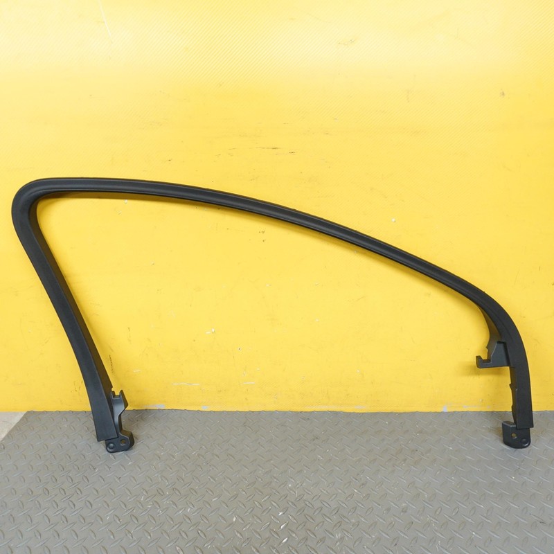 2018-2024 BUICK ENCLAVE FRONT LEFT SIDE DOOR WINDOW FRAME TRIM COVER 23204997