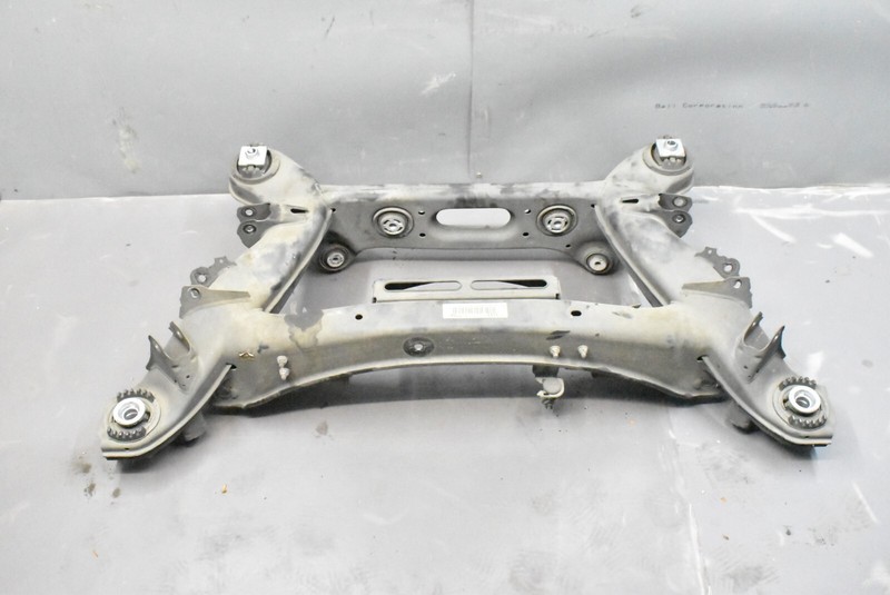 10-18 Mercedes W212 E550 E350 CLS400 Rear Subframe Sub Frame Crossmember OEM