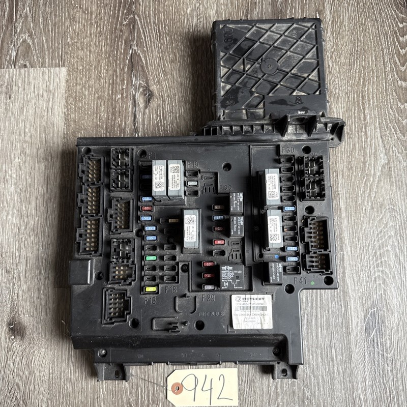 FREIGHTLINER CASCADIA SAM CAB MODULE - P/N: A06-75981-003R