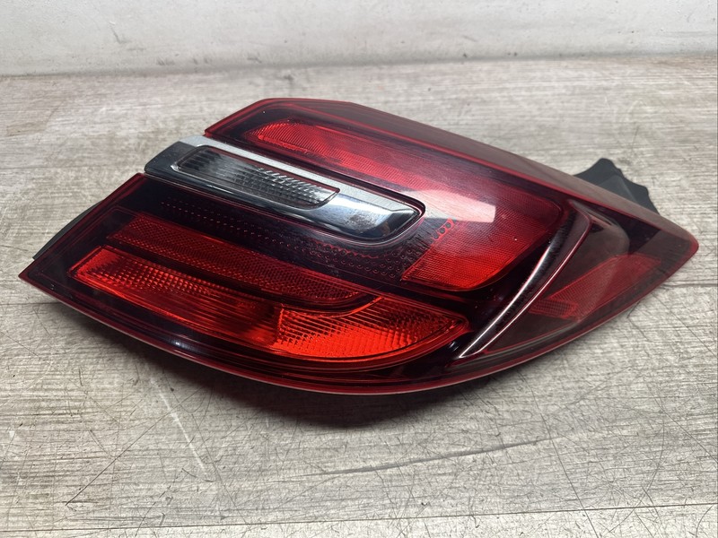 39024207 I 2014 - 2017 Buick Regal Passenger Side Outer Taillight OE Halogen RH