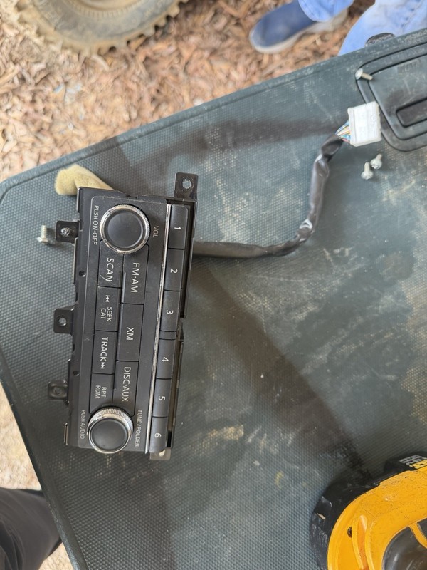2011 2012 Nissan Quest AM FM Radio Receiver OEM 253911JA0A