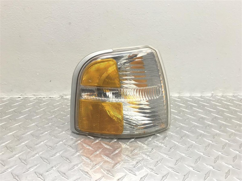 02 03 04 FORD EXPLORER 4DR PASSENGER PARK LAMP TURN SIGNAL LAMP OEM 116-03221R