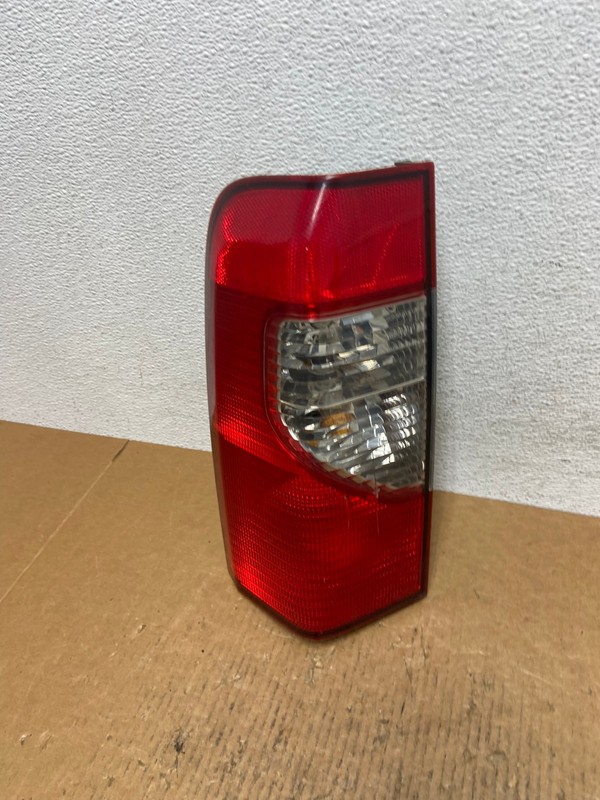2002 2003 2004 Nissan Xterra Left Driver Side Tail Light Oem AE1400 LK