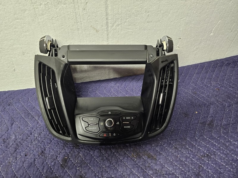 🇺🇸 13-16 Ford Escape Radio Bezel Vent 8" Screen