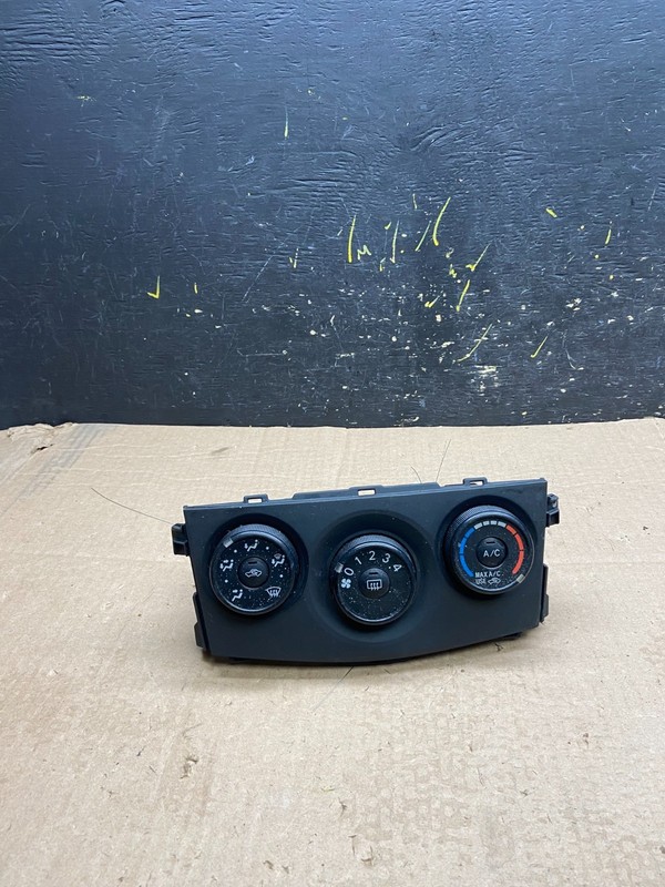 2009 to 2013 Toyota Corolla Matrix Climate Heater A/C AC Control Panel Z0072 DG