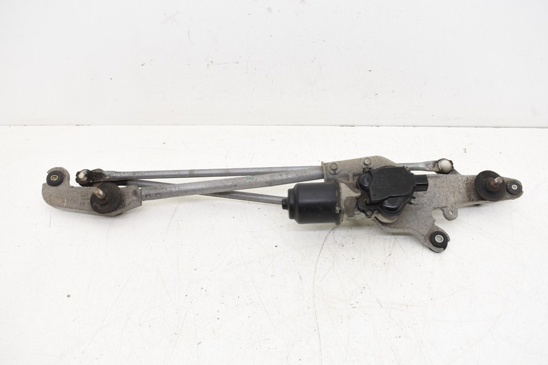 2006 Nissan 350z Z33 Front Windshield Wiper Linkage With Motor Assembly OEM KW67