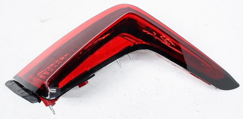 OEM Cadillac XT5 Right LED Quarter Mounted Tail Lamp 84514975 - Lens Chip