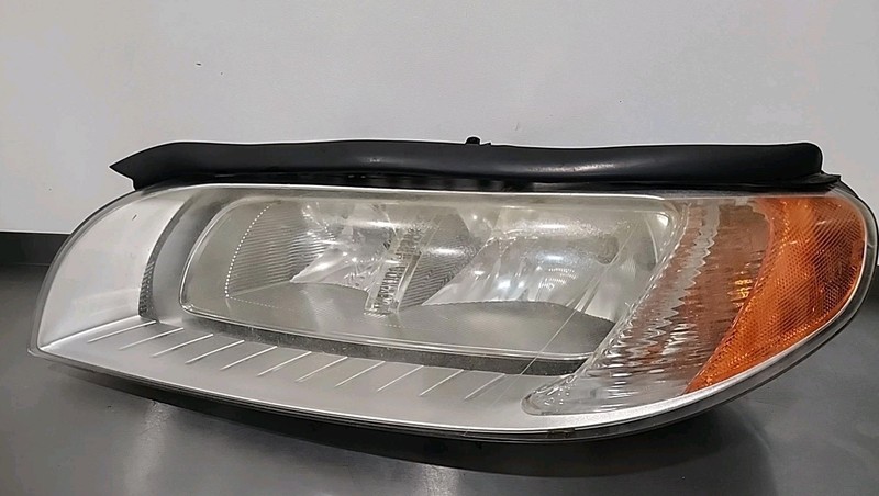 08 Thru 2013 Volvo S80 XC70 Drivers Headlamp Assembly 31214355 Halogen LH OE