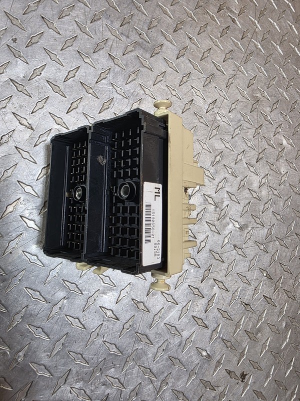 2003-2007 Chevrolet Tahoe Avalanche Silverado Truck Cabin Fuse Box 15190658-01