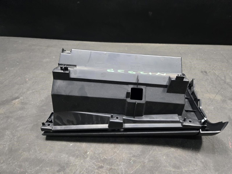 Glove Box 2022 Nissan Rogue 68102-6RR1A 2021 2023 2024 2025 X